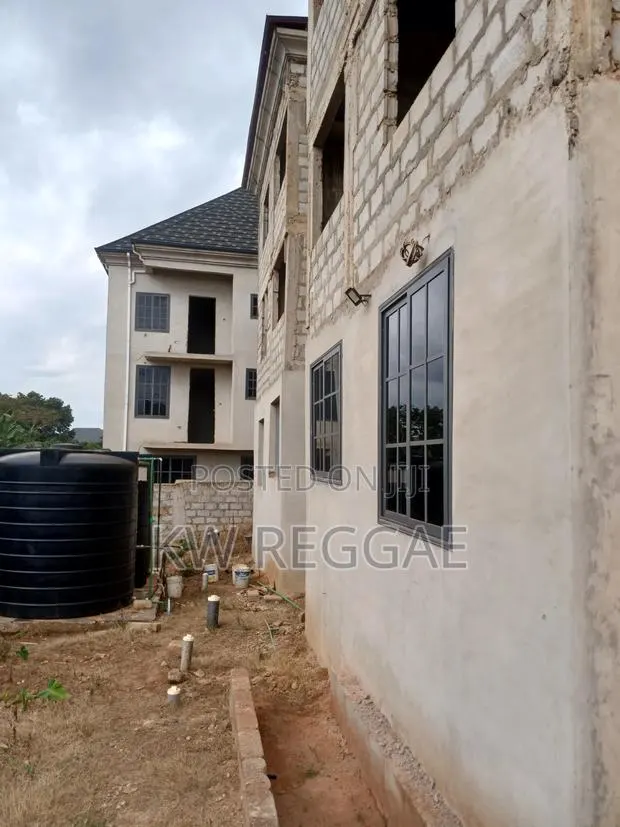 12bdrm Block of Flats in Peace, Atwima Kwanwoma for sale · Photo 1