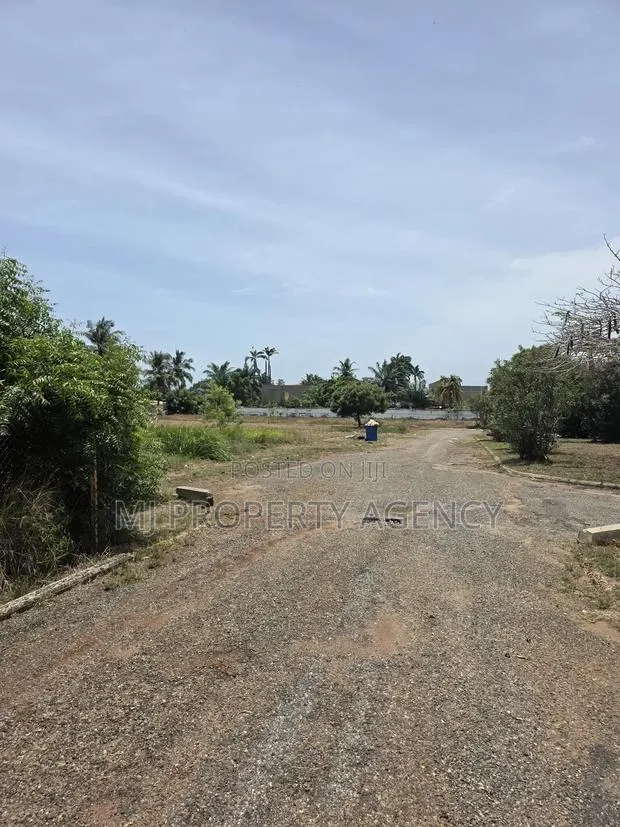 2.4 Acre Land With 6 Bedrooms House · Photo 1
