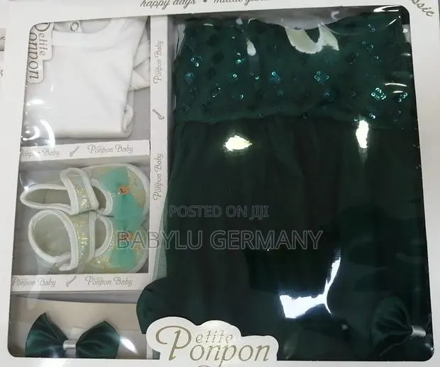 Newborn to 4 Months Green Dress Gift Set · Photo 1