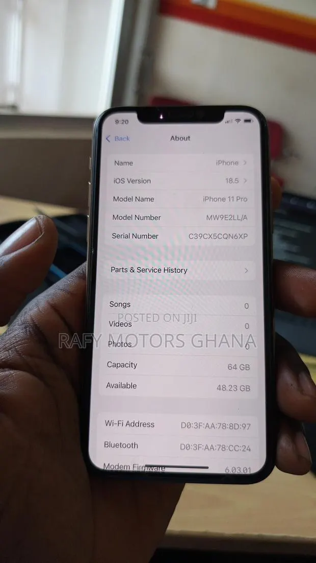 Apple iPhone 11 Pro 64 GB Gold · Photo 1