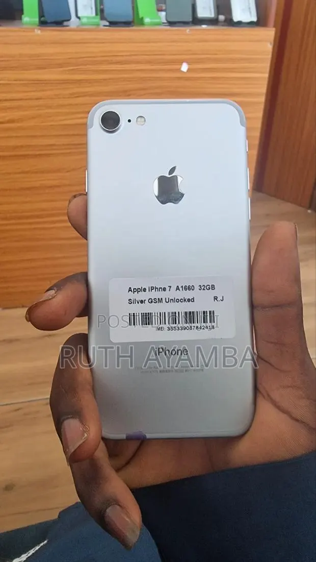 Apple iPhone 7 32 GB Gold · Photo 1