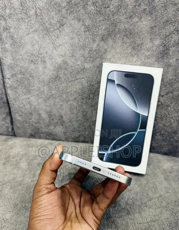Apple iPhone 16 Pro Max 512 GB Silver · Photo 3