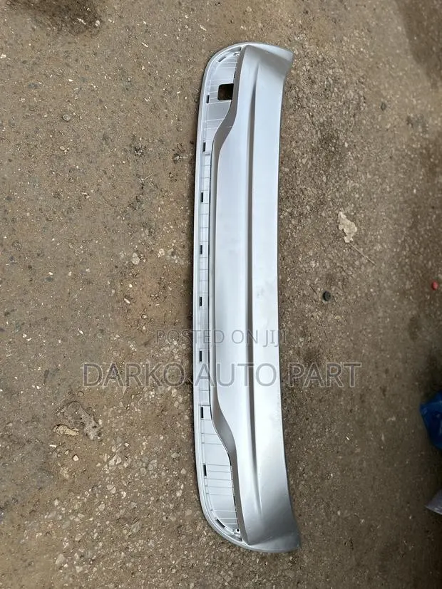 Hyundai Santafe 2022 Back Bumper Skid Plate · Photo 1