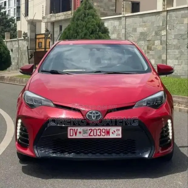 Toyota Corolla SE (1.8L 4cyl 2A) 2018 Red · Photo 1
