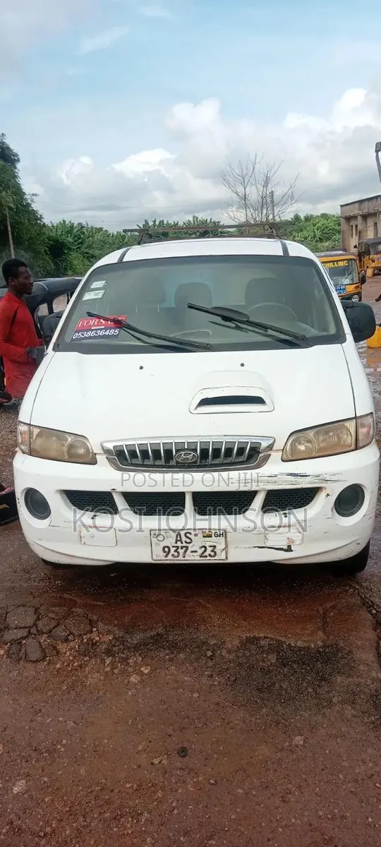 Hyundai H-100 2004 White · Photo 1