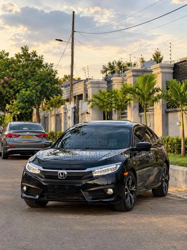 Honda Civic Touring 4dr Sedan (1.5L 4cyl) 2017 Black · Photo 1