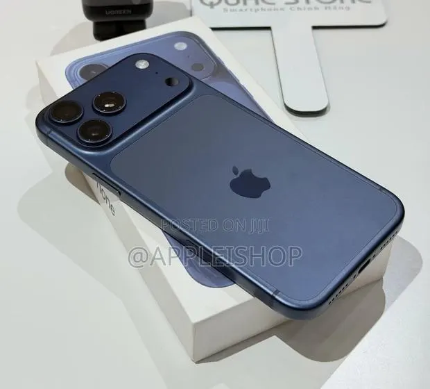Apple iPhone 17 Pro Max 512 GB Blue · Photo 1