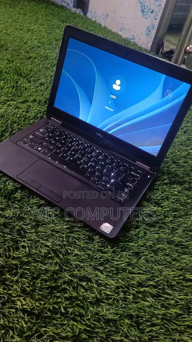 Laptop Dell Latitude E5270 8GB Intel Core I5 HDD+SSD 256GB · Photo 1