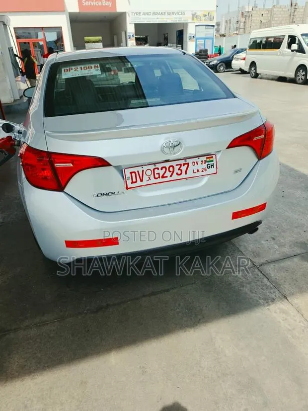 Toyota Corolla SE (1.8L 4cyl 2A) 2019 Silver · Photo 1