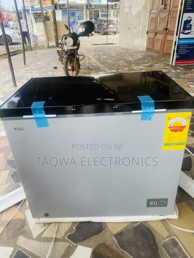 251 Liters TCL Chest Freezer · Photo 1