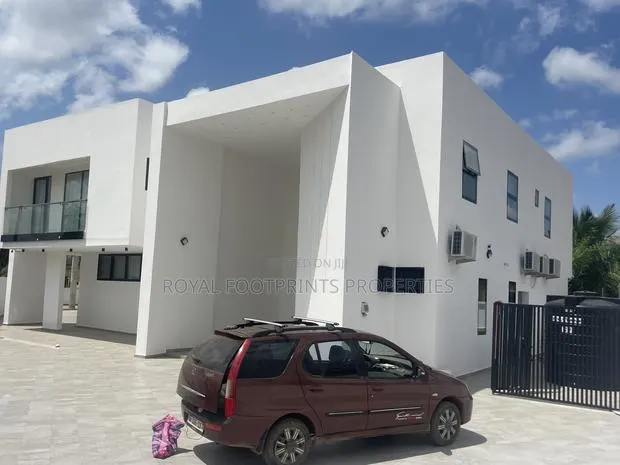 5bdrm Mansion in Royal Footprints, East Legon for sale · Photo 1