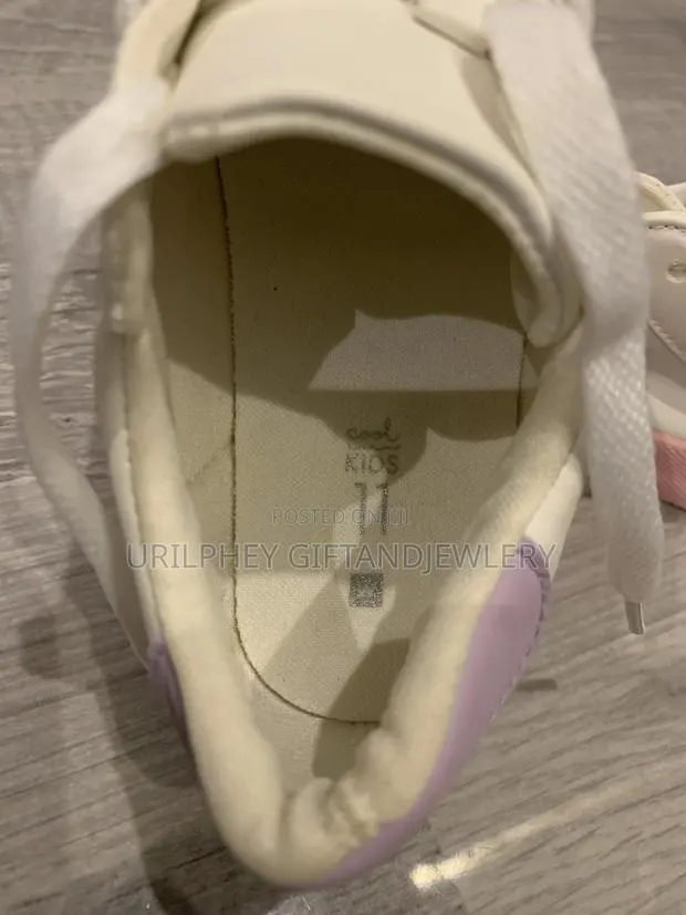 Kids White Pink Star Sneakers Glitter Detail Lavender Accents · Photo 2