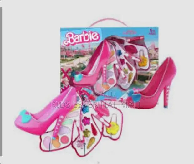 Barbie Triple Heel Makeup Set for Kids · Photo 1