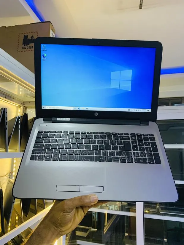 Laptop HP 15-f272wm 8GB AMD A8 HDD 500GB
