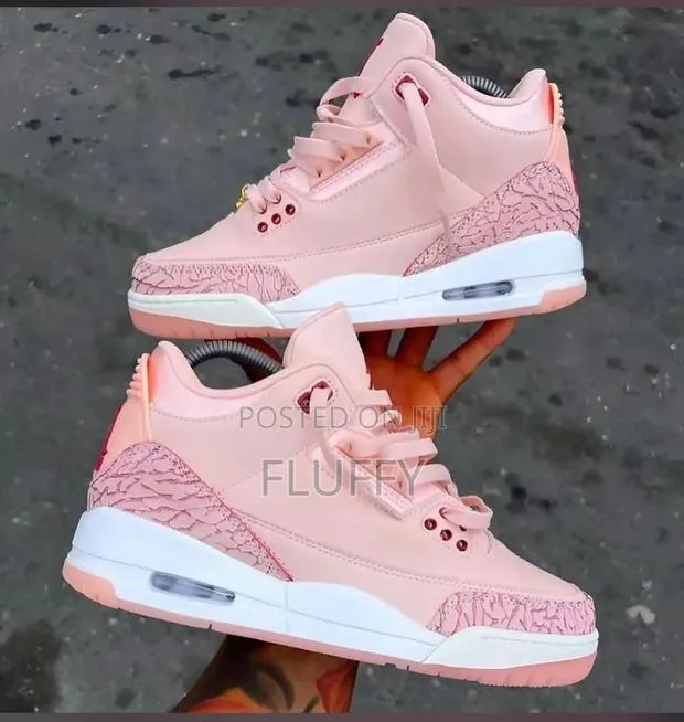 Sneakers and Handbag Hub · Photo 1
