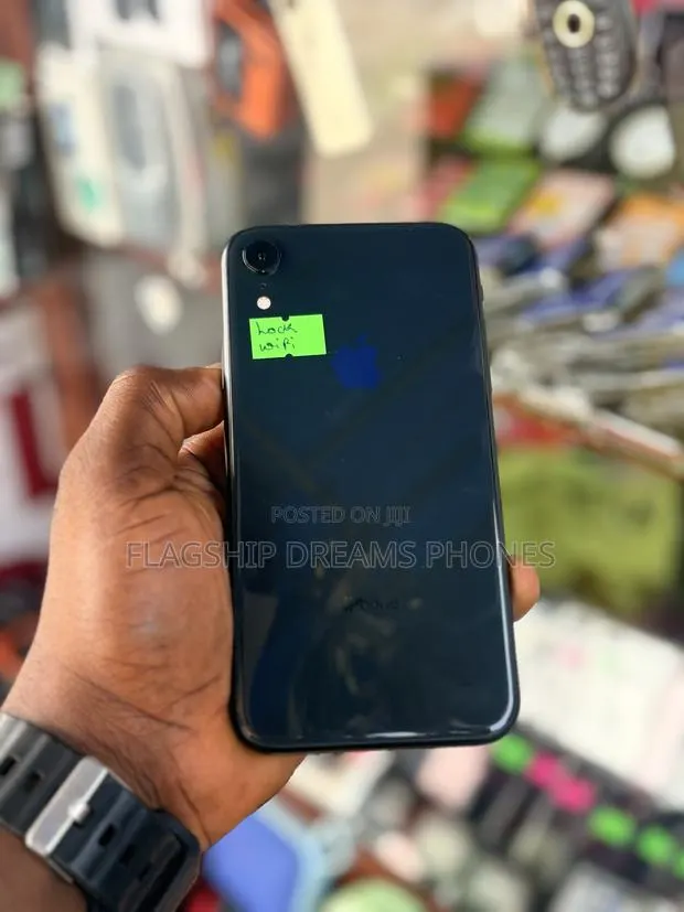 Apple iPhone XR 64 GB Black · Photo 1