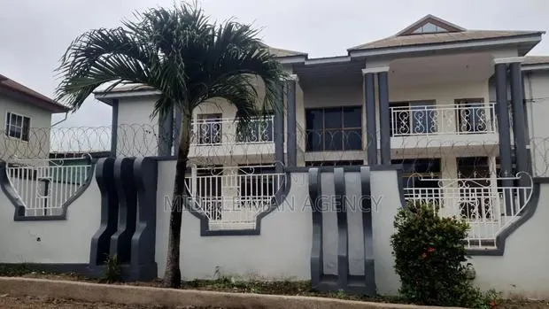 Furnished 8bdrm Mansion in Middle Man Agency, Ejisu-Juaben Municipal · Photo 1