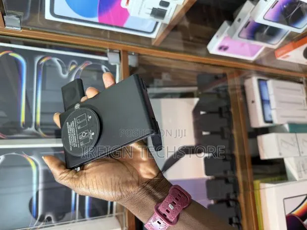 Qi2 3 in 1 Magnetic Wireless Charger · Photo 1