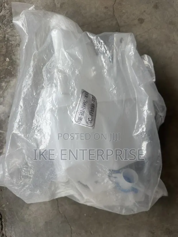 Honda Accord Wiper Wash Bottle 2018,2019,2020,2021,2022 · Photo 1