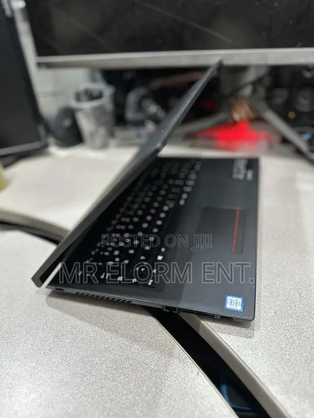 Laptop Lenovo V110 8GB Intel Core i3 SSD 256GB · Photo 1