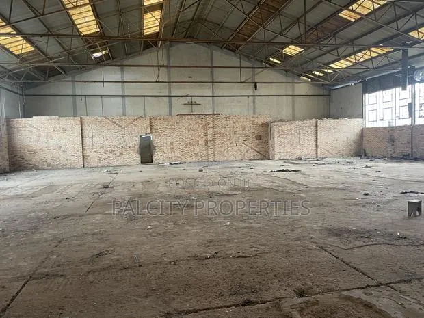 1,000 SQM Warehouse for Rent in Atonsu · Photo 1