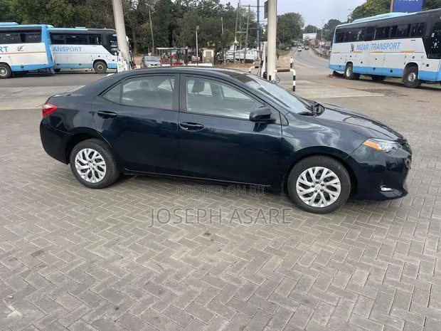 Toyota Corolla 2018 Black · Photo 1