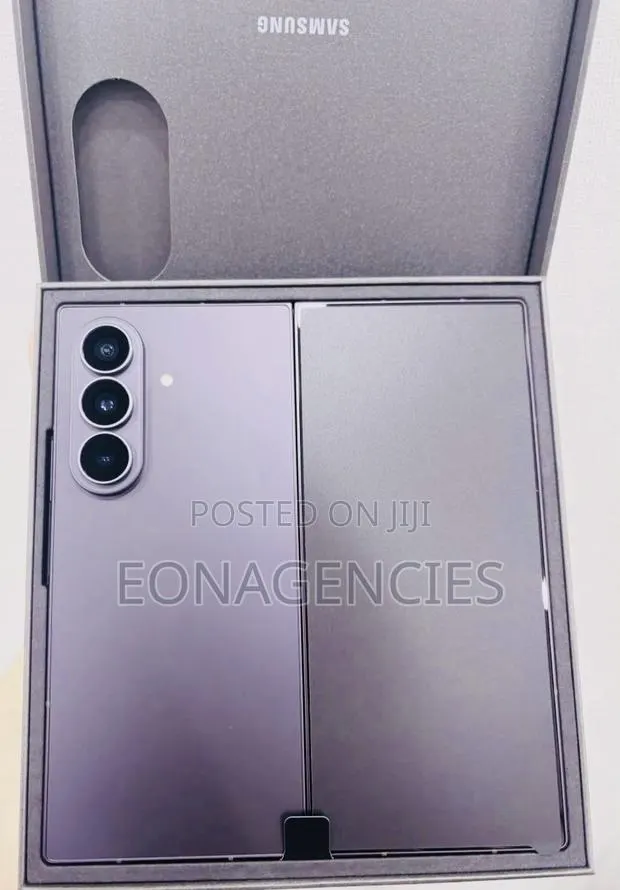 New Samsung Galaxy Z Fold8 Ultra 512 GB Black · Photo 1