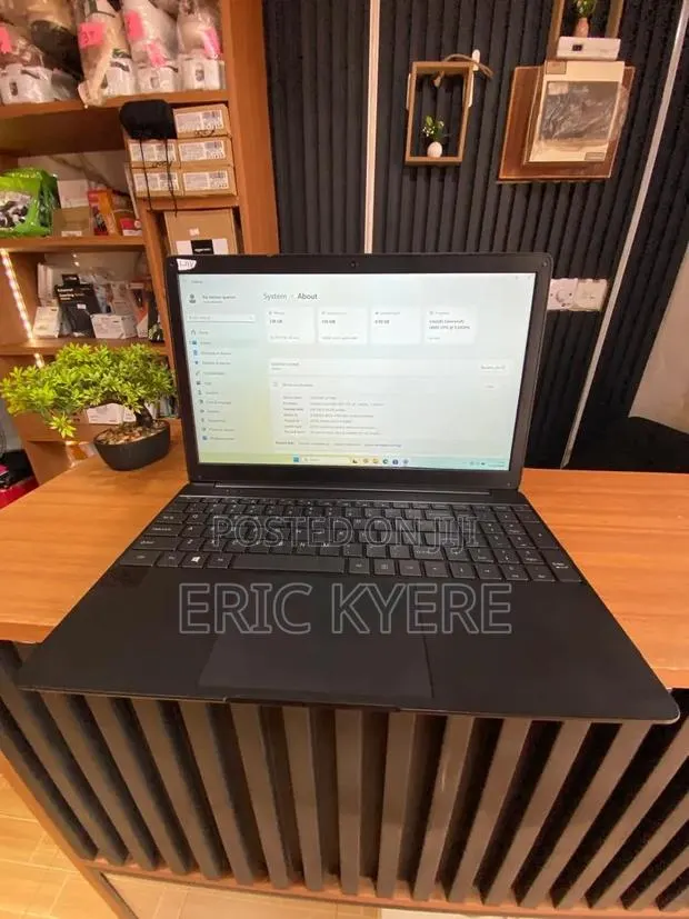 Laptop 8GB Intel Celeron SSD 256GB · Photo 1