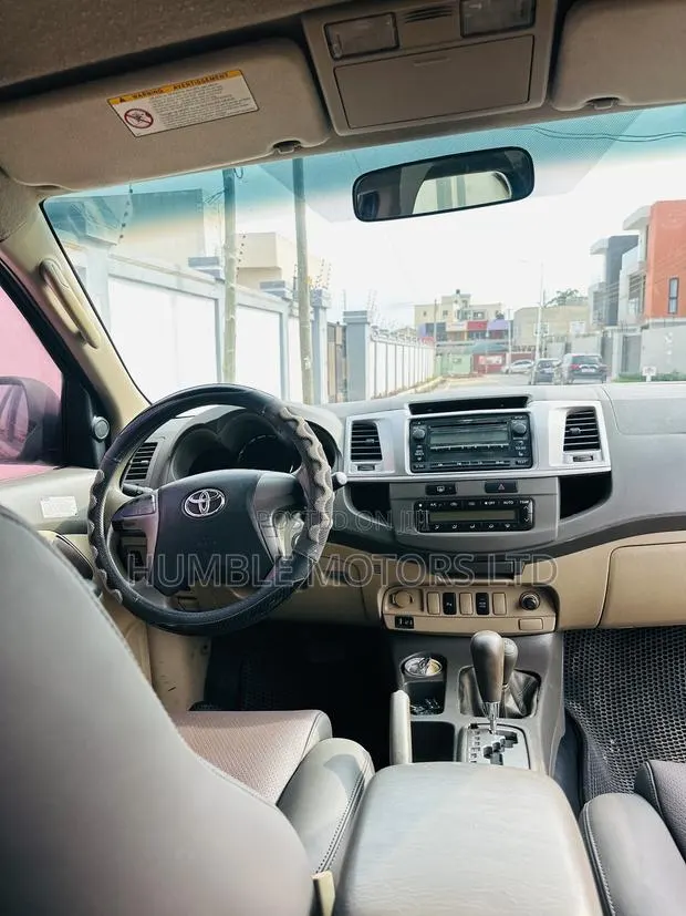 Toyota Fortuner 2012 Black · Photo 1