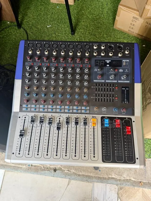 Yamaha Kv80 8-Channels Power Mixer[2400 Watts] · Photo 1