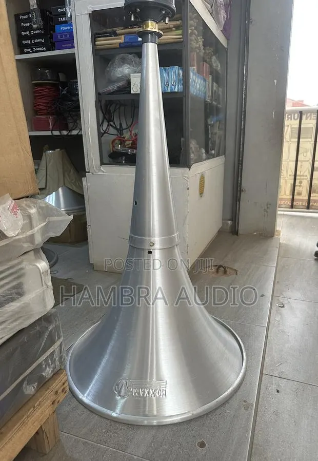 Trumpet Horn 22” Silver · Photo 1