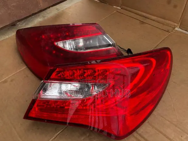Chrysler 200 Taillight – Premium OEM | Foreign Used · Photo 1