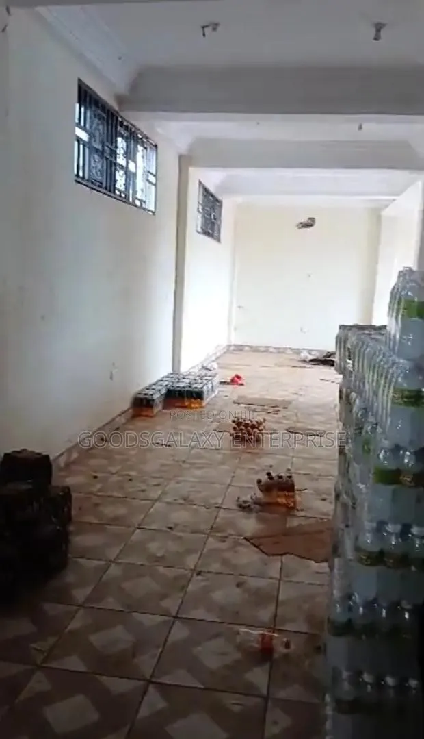Space for Rent at Abuakwa Close to the Roadside · Photo 1