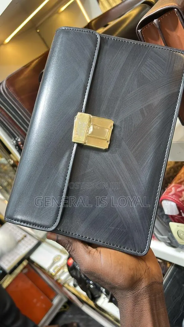 Mont Blanc Black Leather Men’S Purse/Cluthes · Photo 1