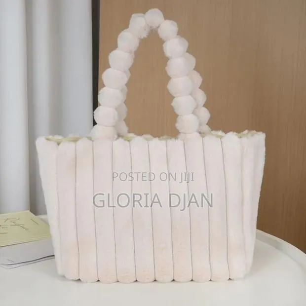 Fluffy Tote Bag · Photo 1
