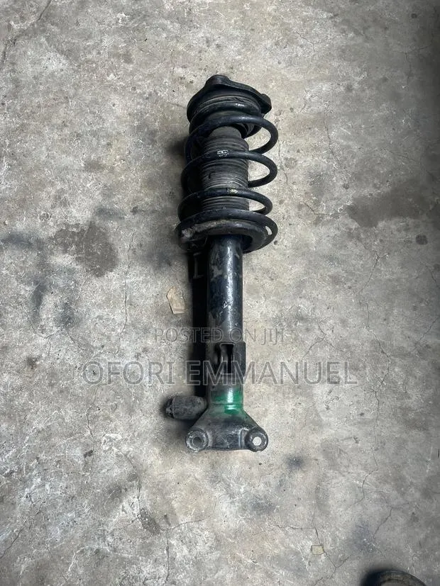Benz C Class/W204/S204/C204 Front Shocks 2013 · Photo 1