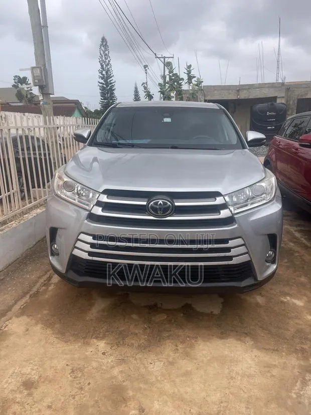 Toyota Highlander 2019 Silver · Photo 1