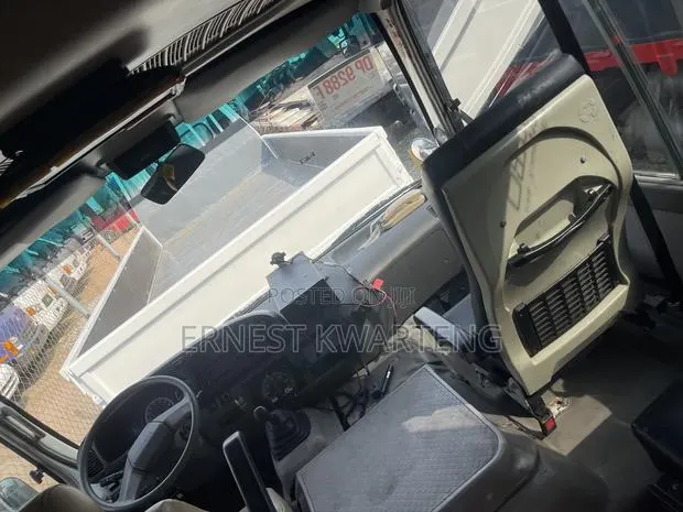 Toyota Coaster 2012 White · Photo 4