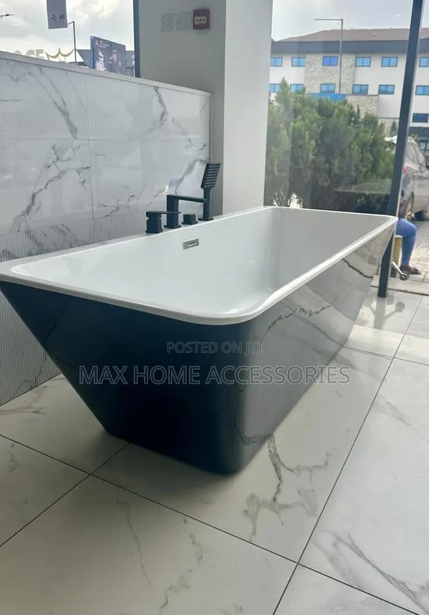 Classic Bath Tub · Photo 1