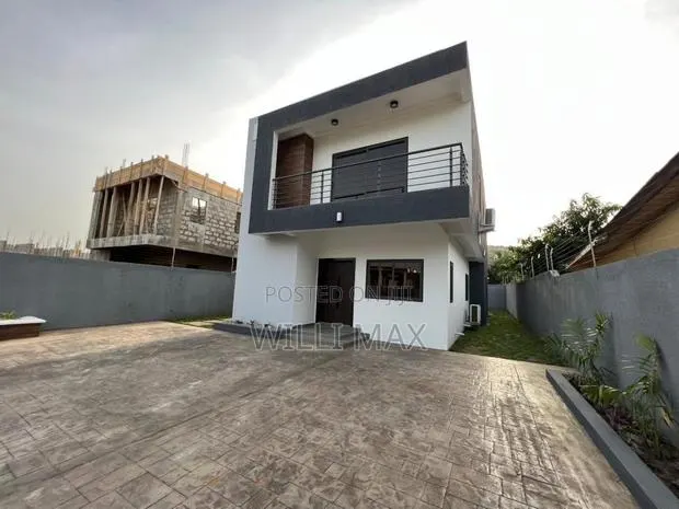 4bdrm Duplex in Ankonam, Oyarifa for sale