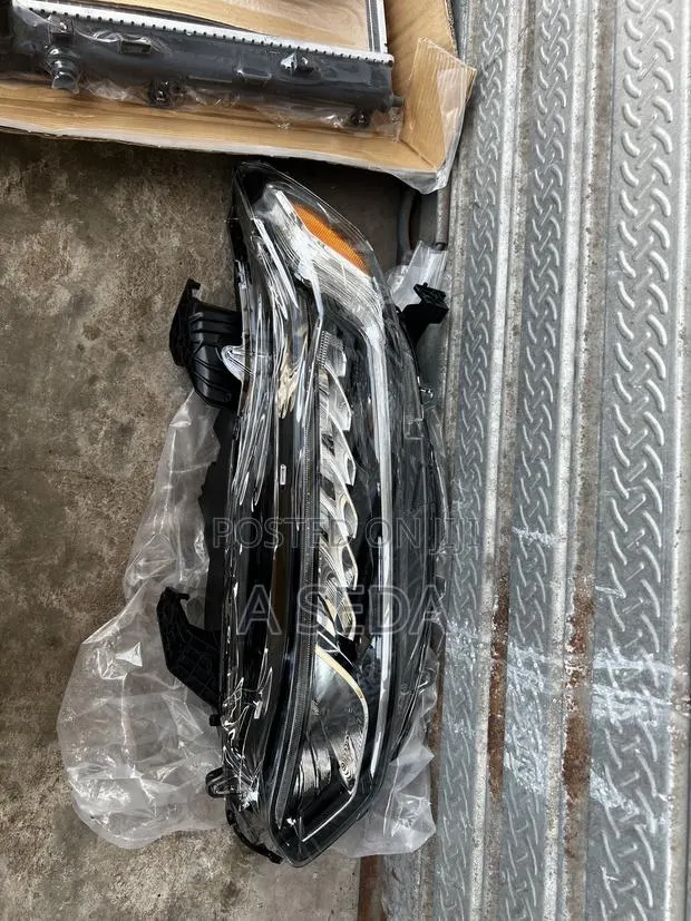 Honda Accord 2018 2019 2020 2021 2022 Headlight for Sale · Photo 1