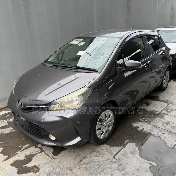 Toyota Vitz 1.5 FWD 5dr 2016 Gray · Photo 1