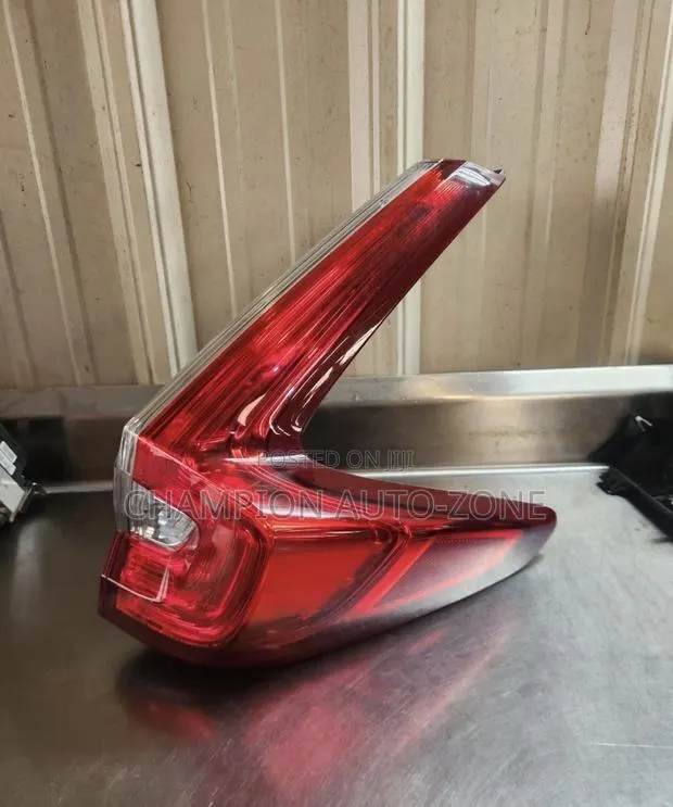 CR-V 2017-2018-2019 Tail Light · Photo 2