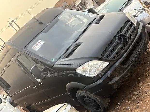 Mercedes-Benz Sprinter 2012 Black · Photo 1