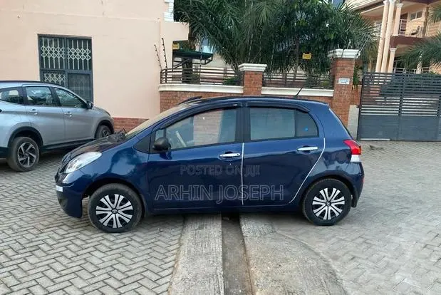 Toyota Vitz 2010 · Photo 1