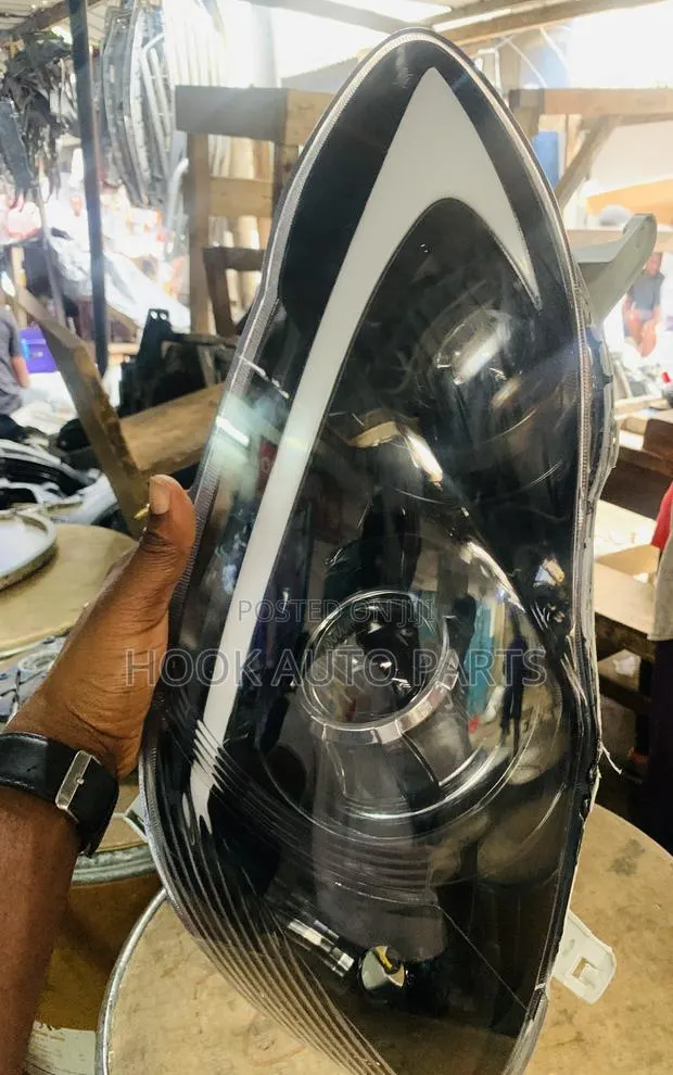 Toyota Corolla 2004,2005,2006,2007,2008,2009 LED/Touring Headlight · Photo 1