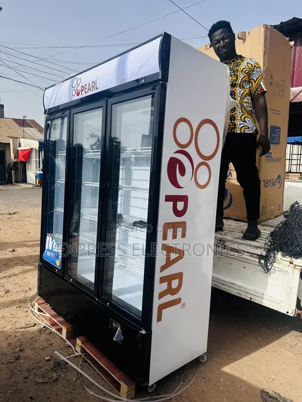 PVC-150 Three Door Pearl Display Fridge · Photo 1