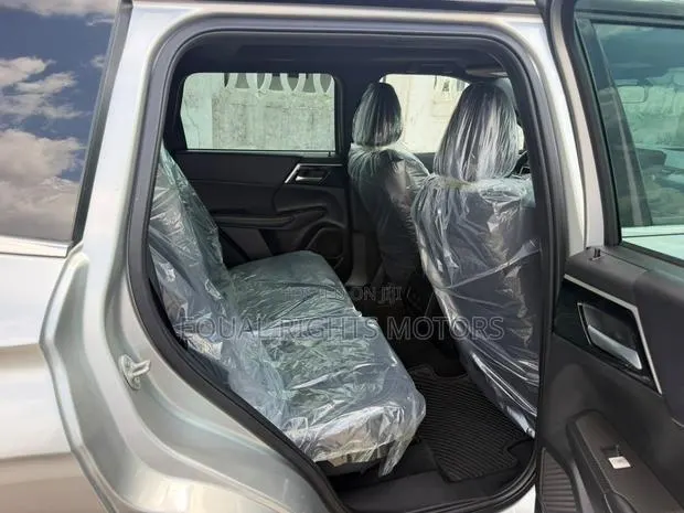 Mitsubishi Outlander 2023 Silver · Photo 1