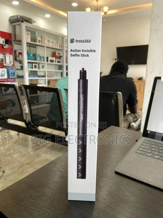 Insta360 Action Invisible Selfie Stick · Photo 1