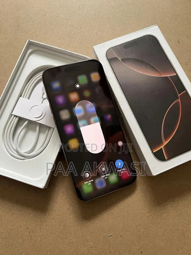 Apple iPhone 16 Pro Max 256 GB Gold · Photo 1